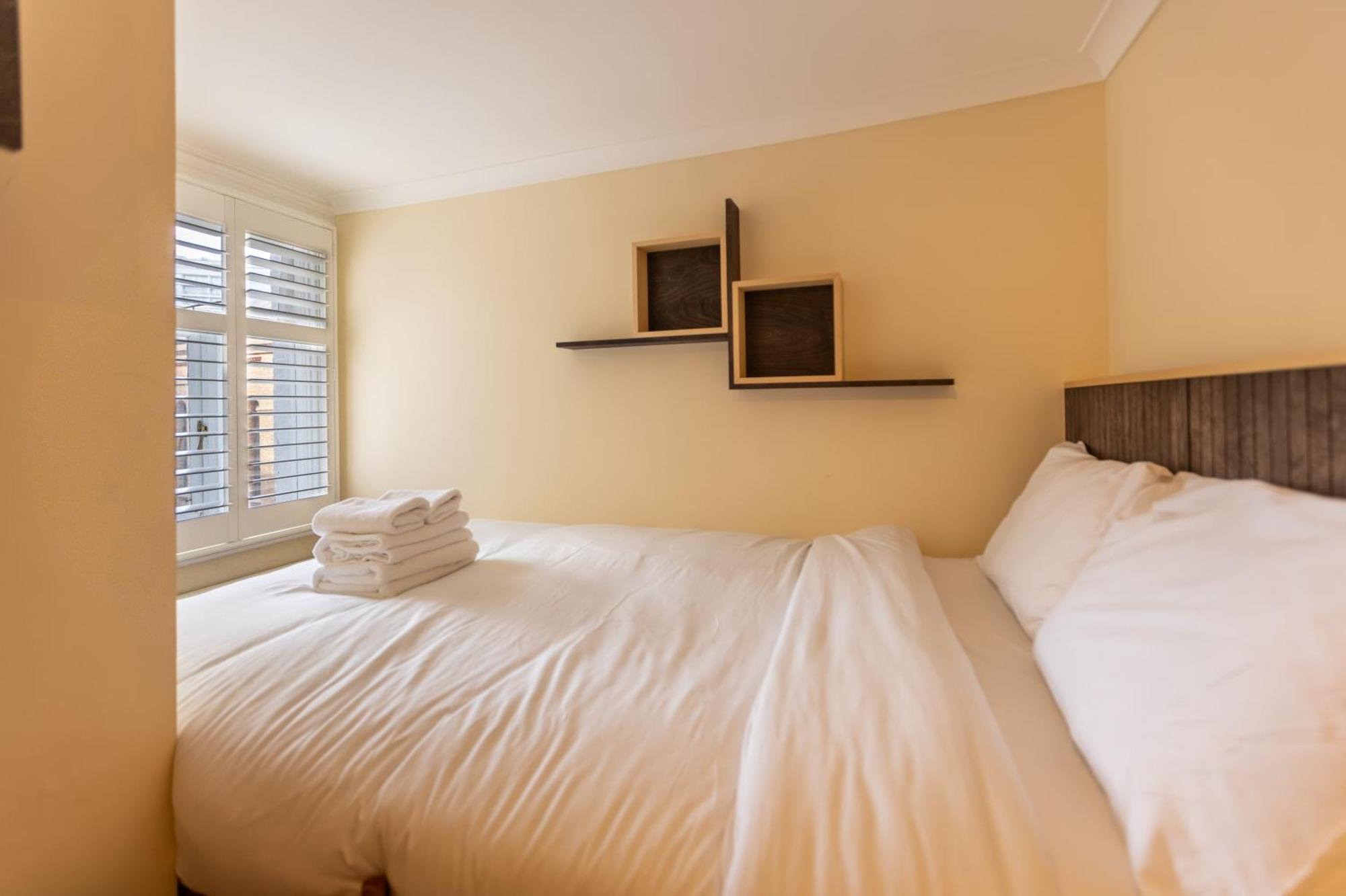 Modern 1 Bed Flat Buckingham Gate Apartment London