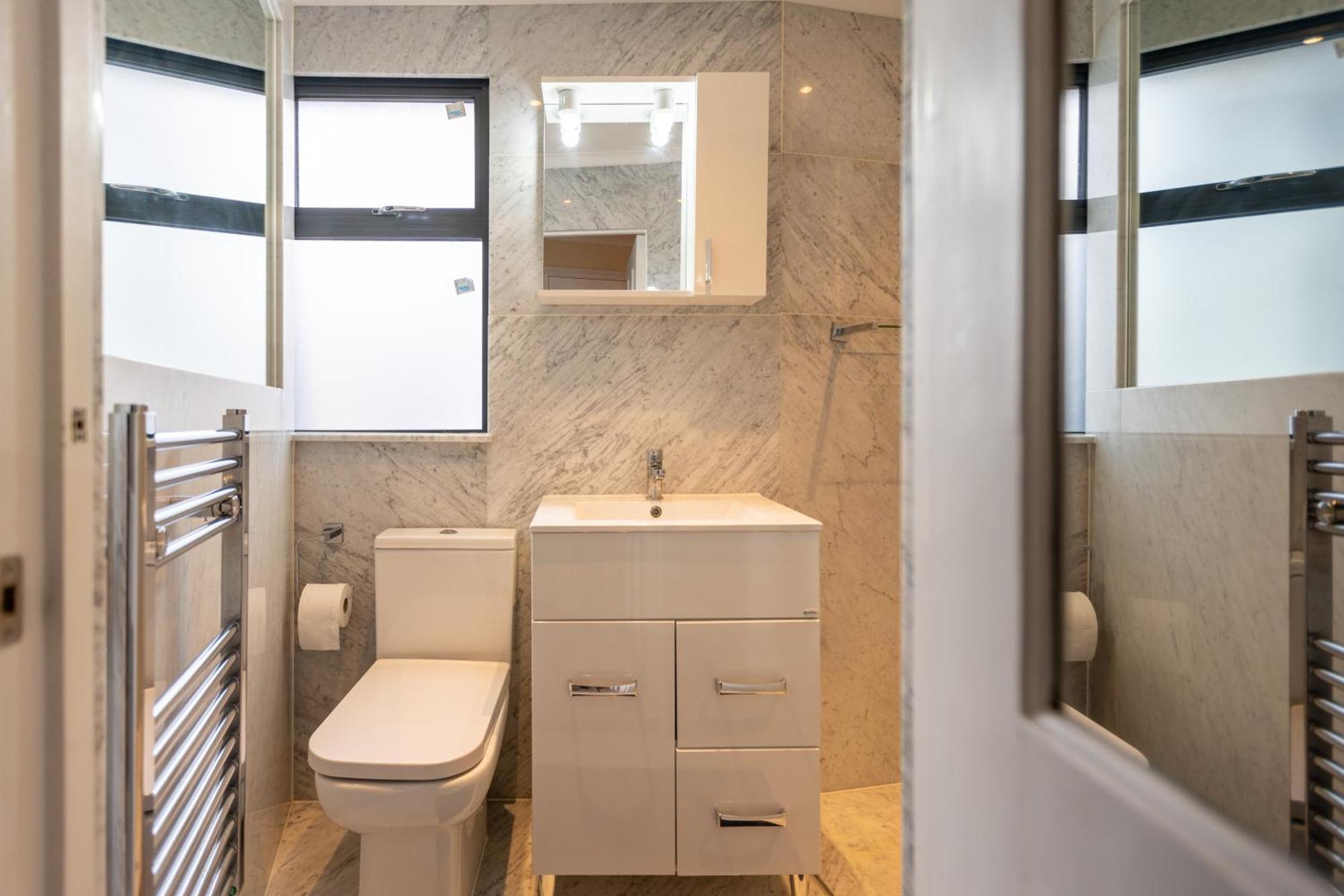 Modern 1 Bed Flat Buckingham Gate Apartment London