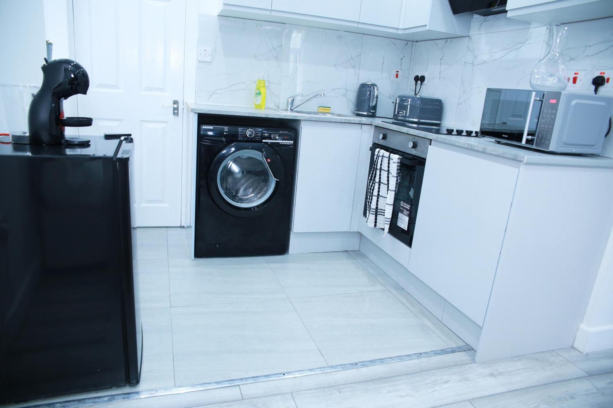 Apartment Lovely With Free Parking On Premises. *
