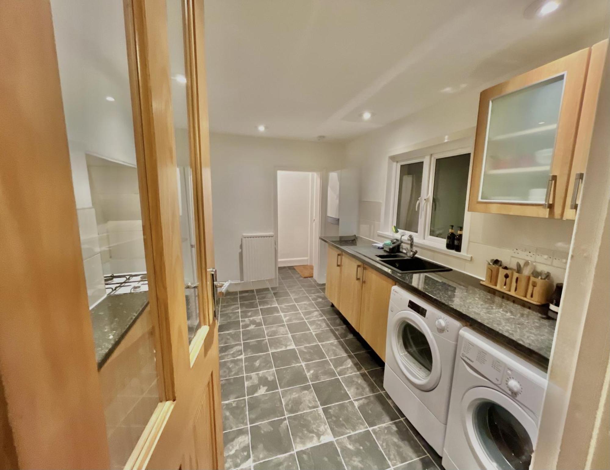 Spacious 3 Bedroom House Near London, O2, Excel, Stratford, Tube Station & Parking Available Ferienhaus London