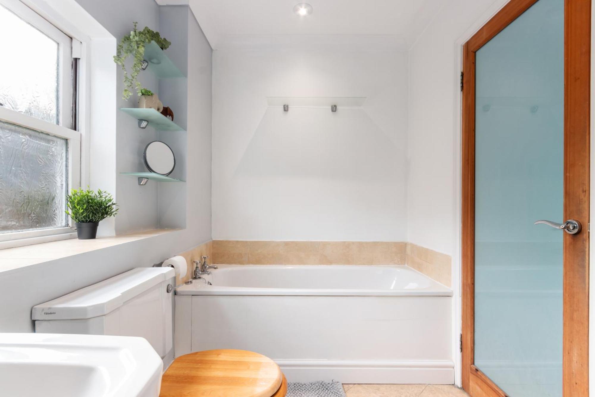 House With Private Parking Close To Borough Market & Tower Bridge! London