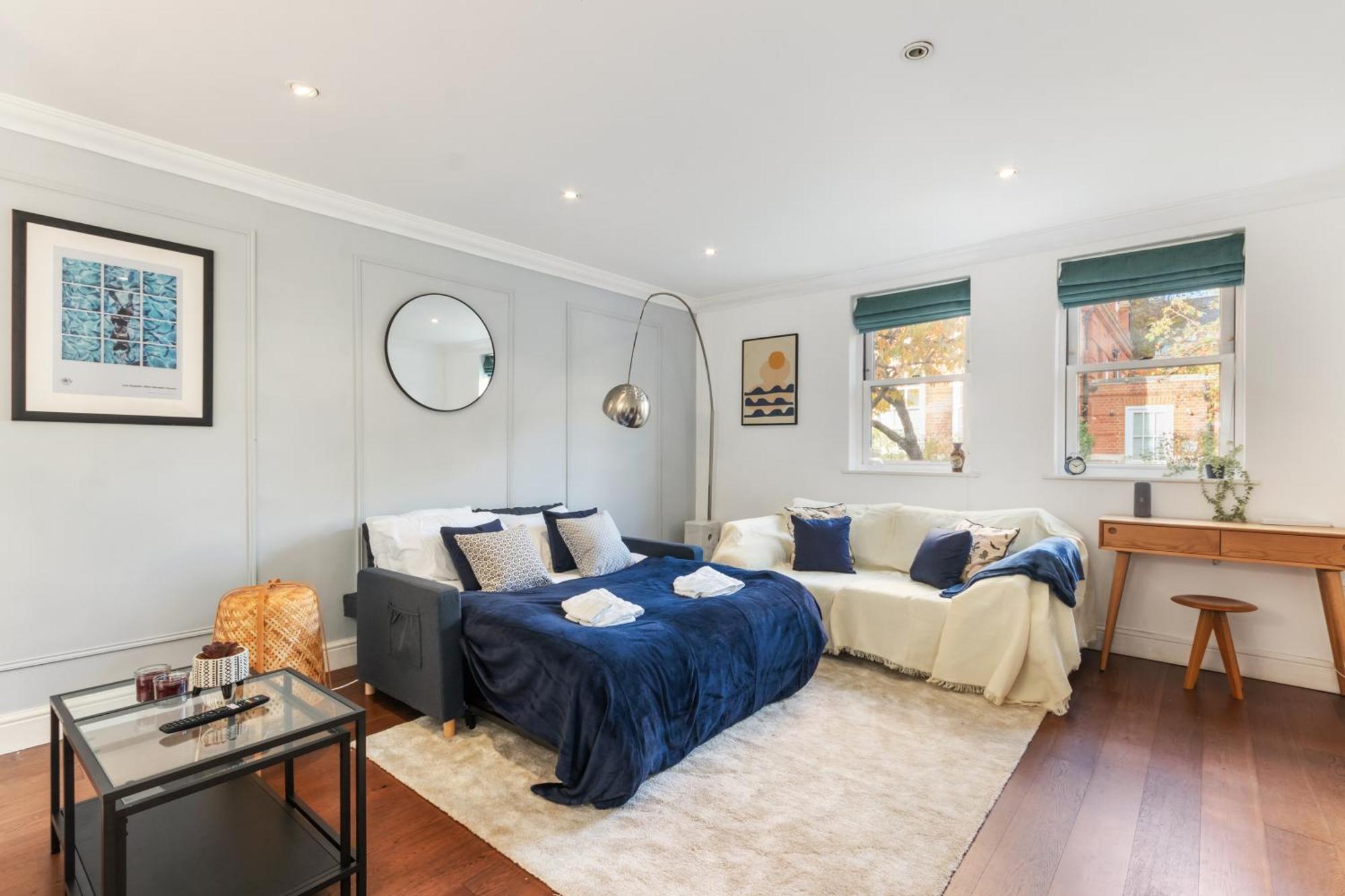 Apartment House With Private Parking Close To Borough Market & Tower Bridge!