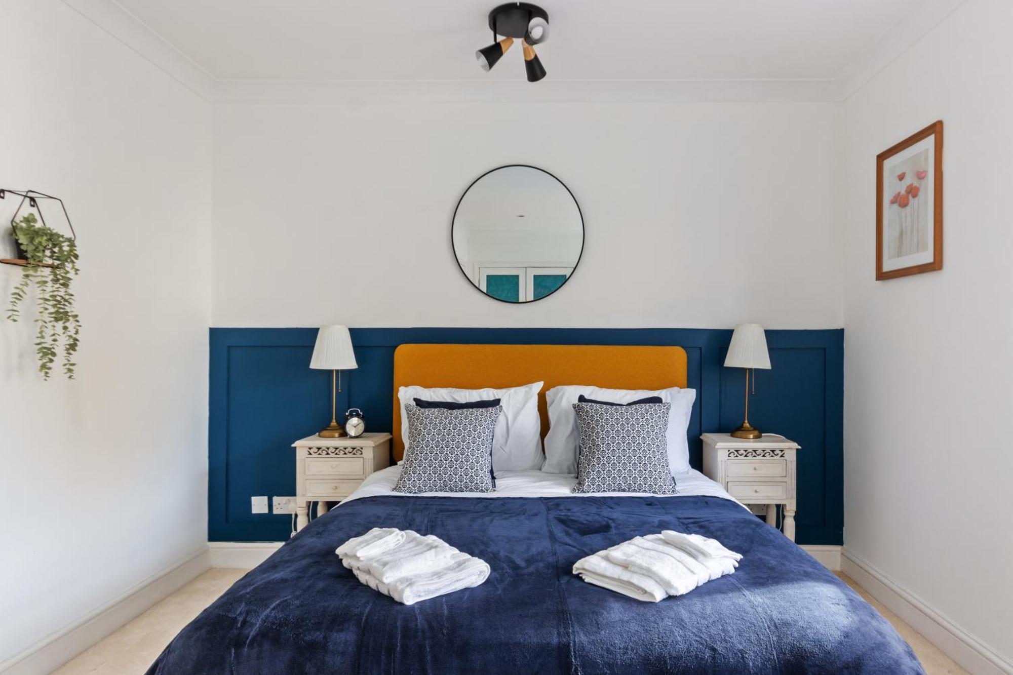 Apartment House With Private Parking Close To Borough Market & Tower Bridge! *