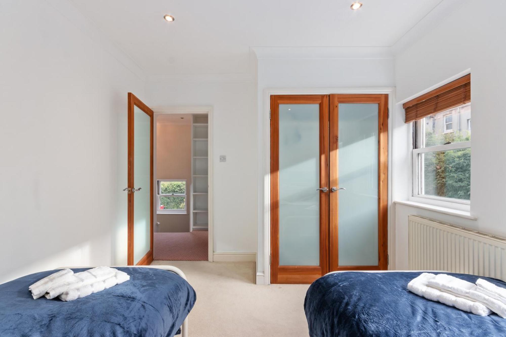 House With Private Parking Close To Borough Market & Tower Bridge! London