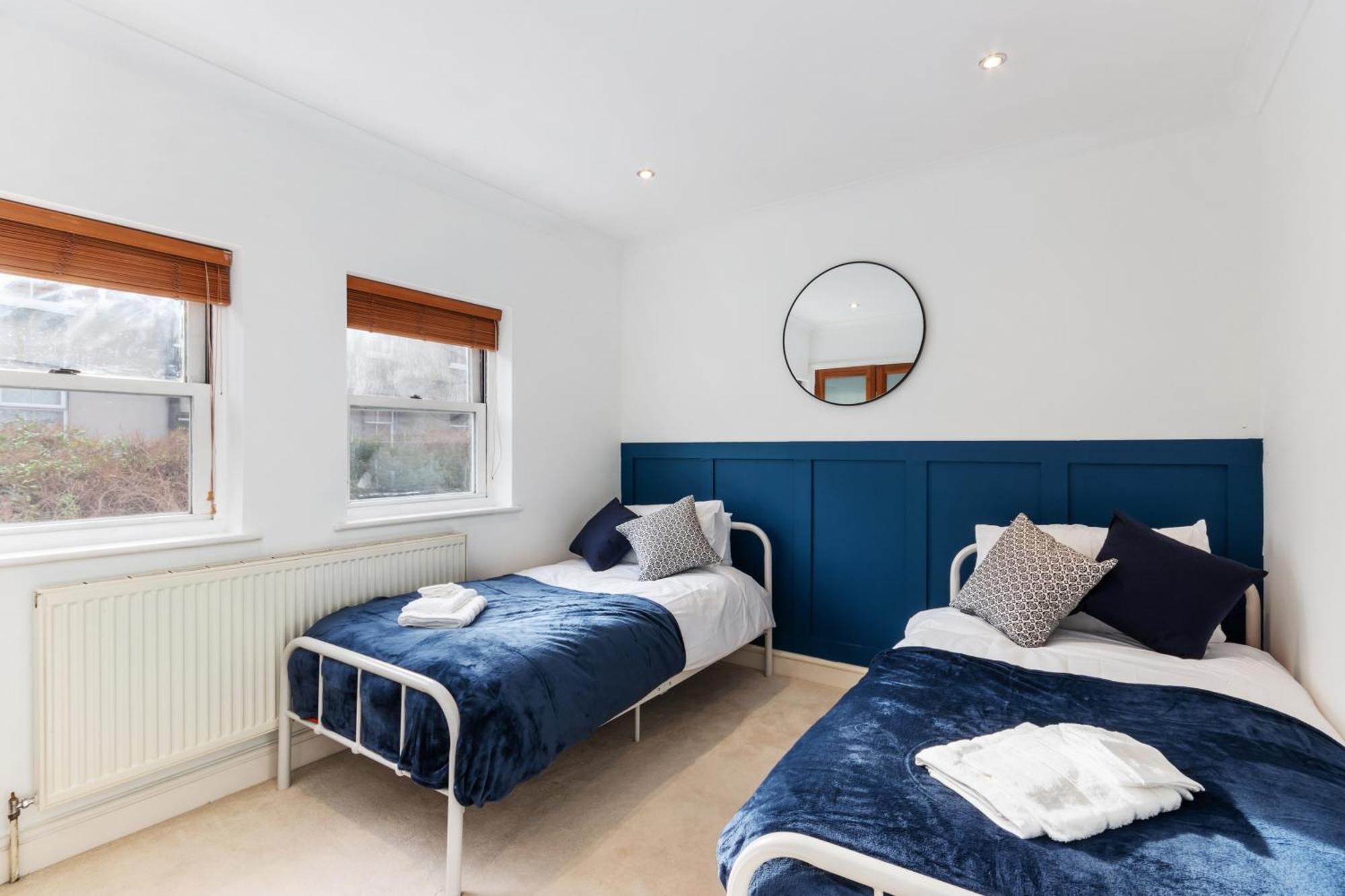 House With Private Parking Close To Borough Market & Tower Bridge! * London
