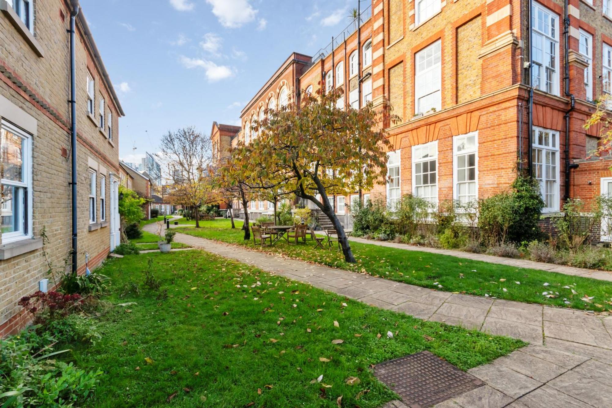 House With Private Parking Close To Borough Market & Tower Bridge! London