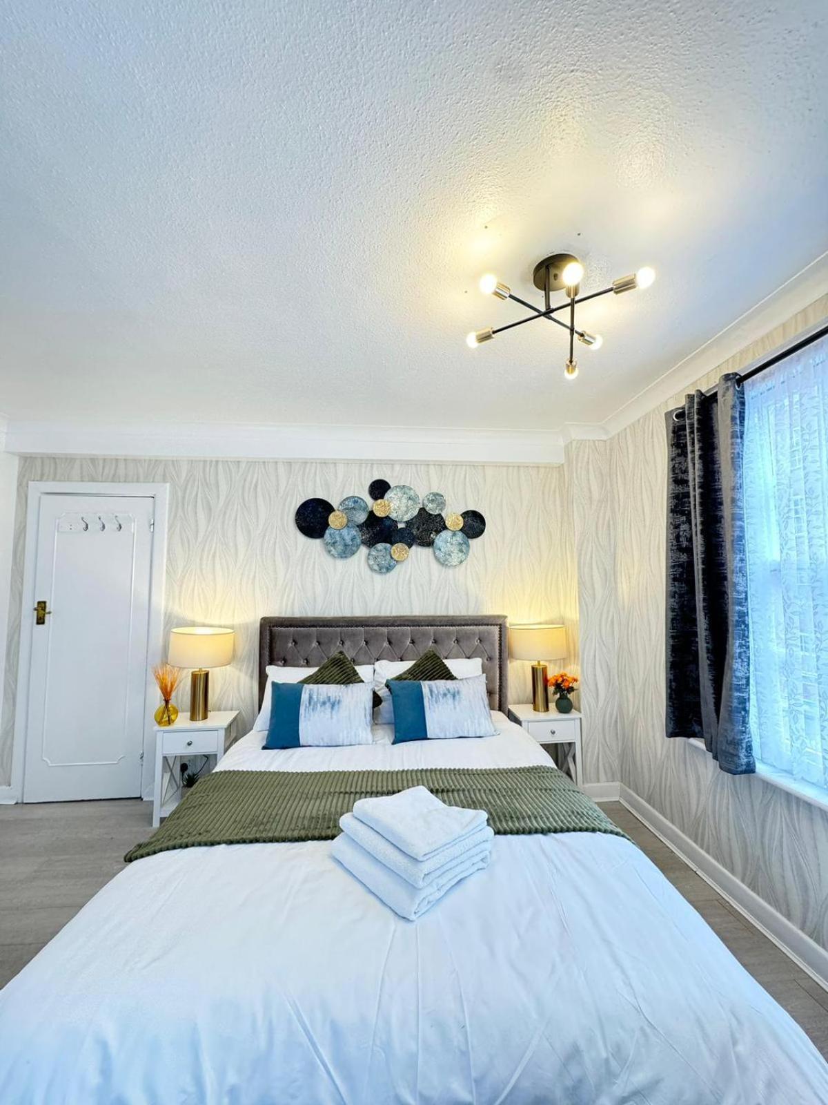 Beautiful Family Near Hyde Park London