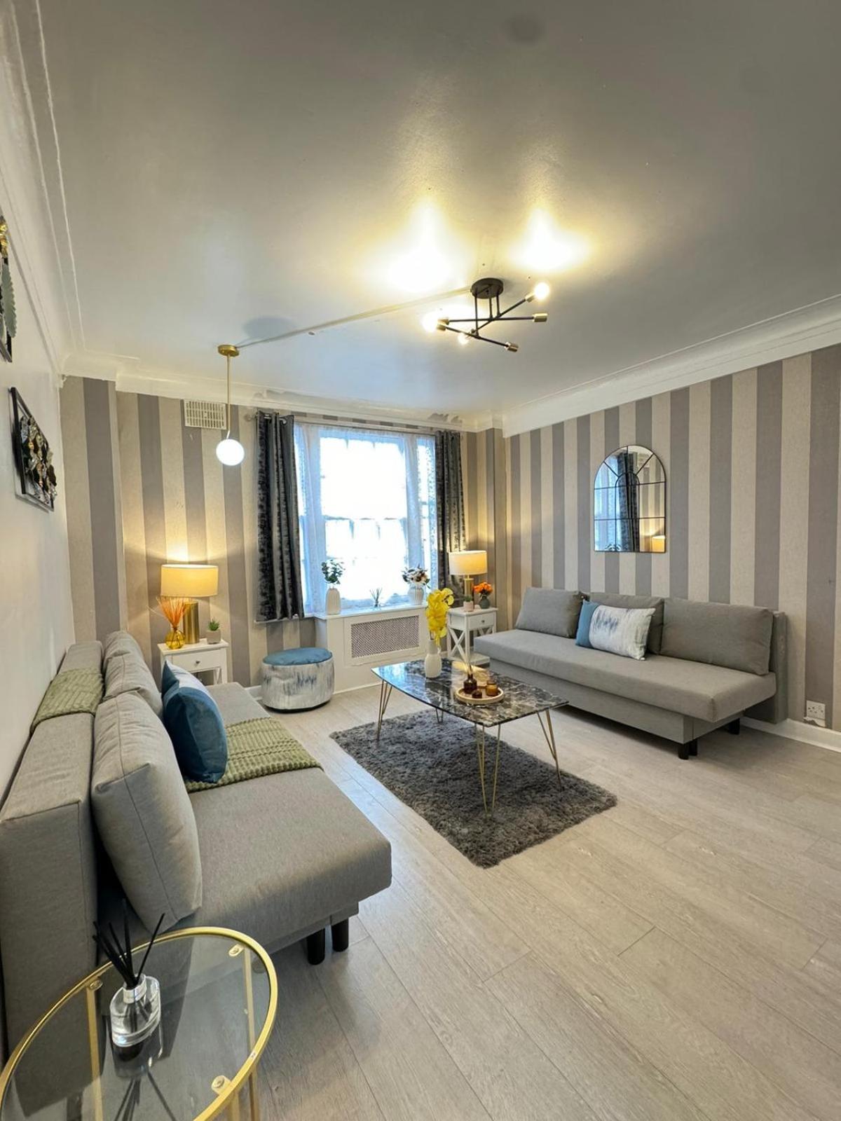 Beautiful Family Near Hyde Park London