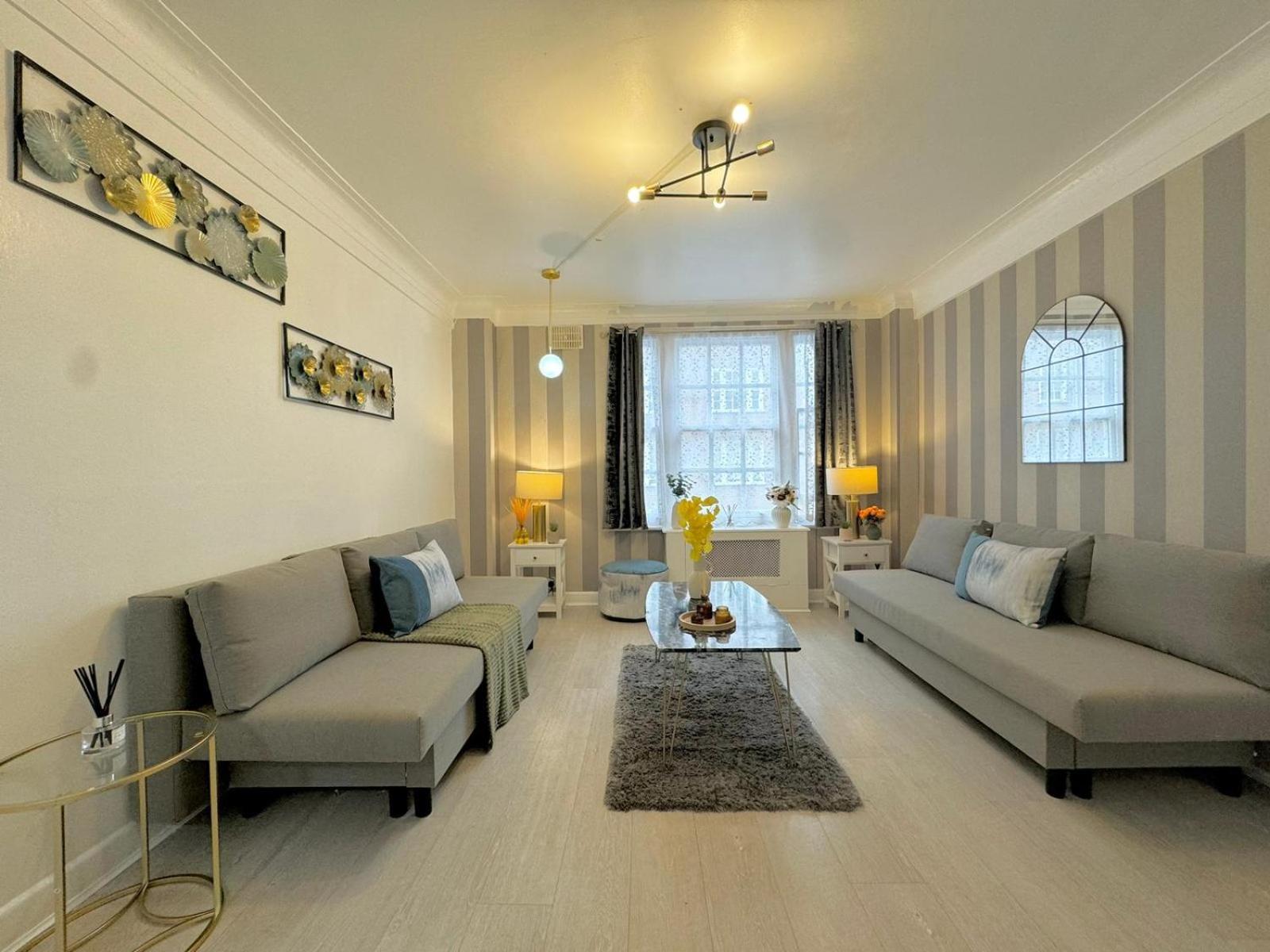 Beautiful Family Near Hyde Park London
