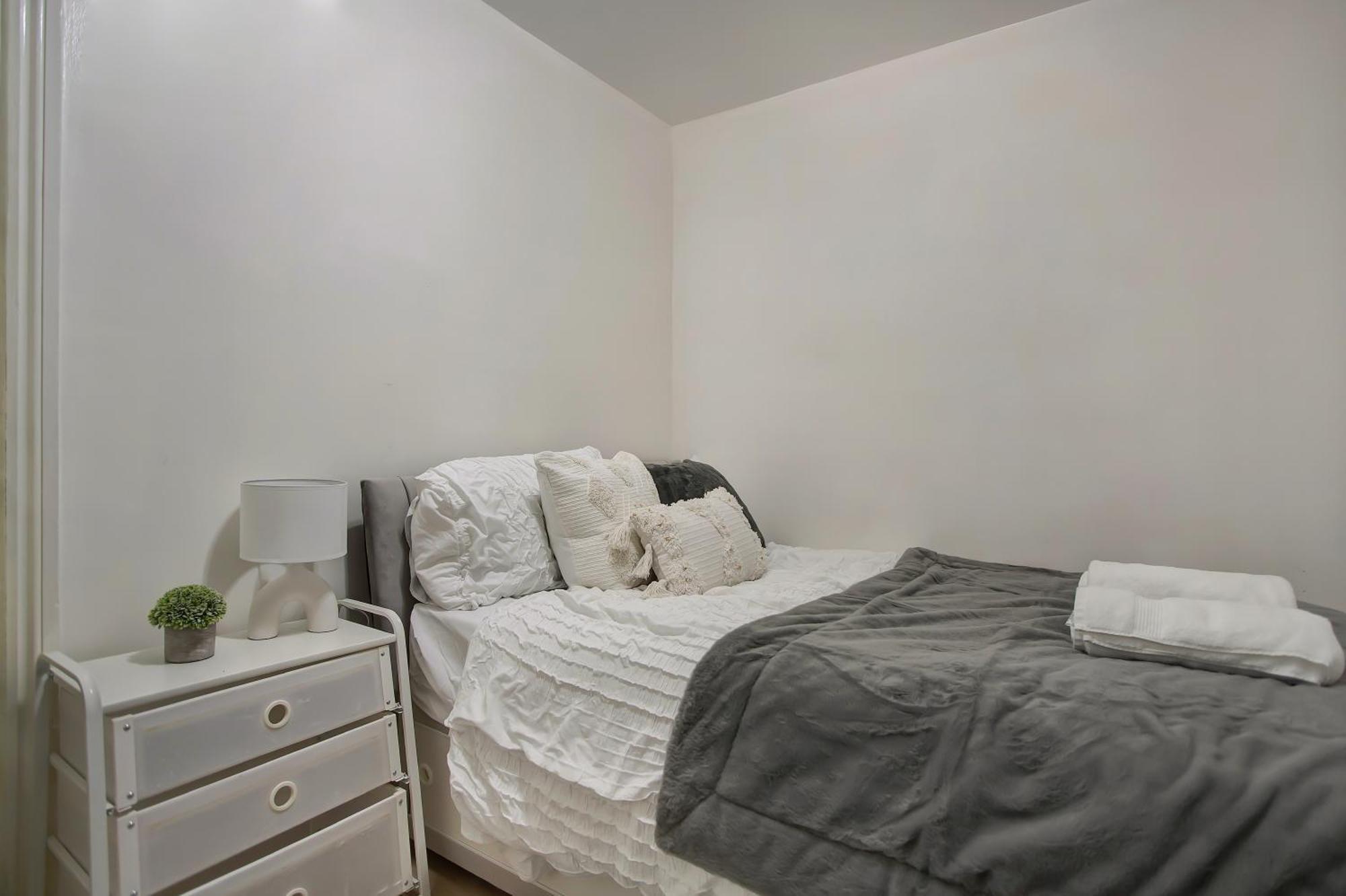 3 Bed W 2 Bathrooms &free Parking Sleeps 6 Holiday home London