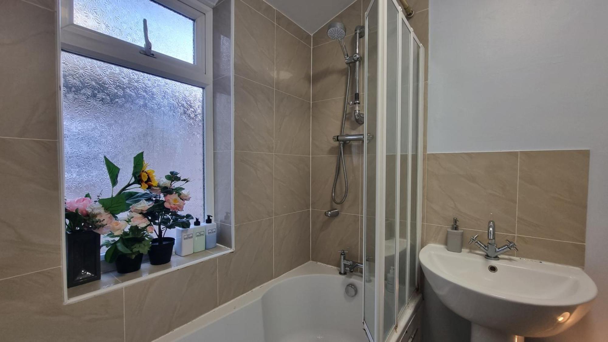Garden View Double Room, 20 Mins To London, 1gb Internet Privatunterkunft