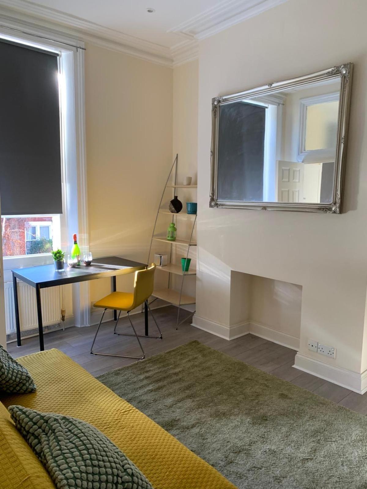 One Bedroom Newly Refurbished Flat Apartment London