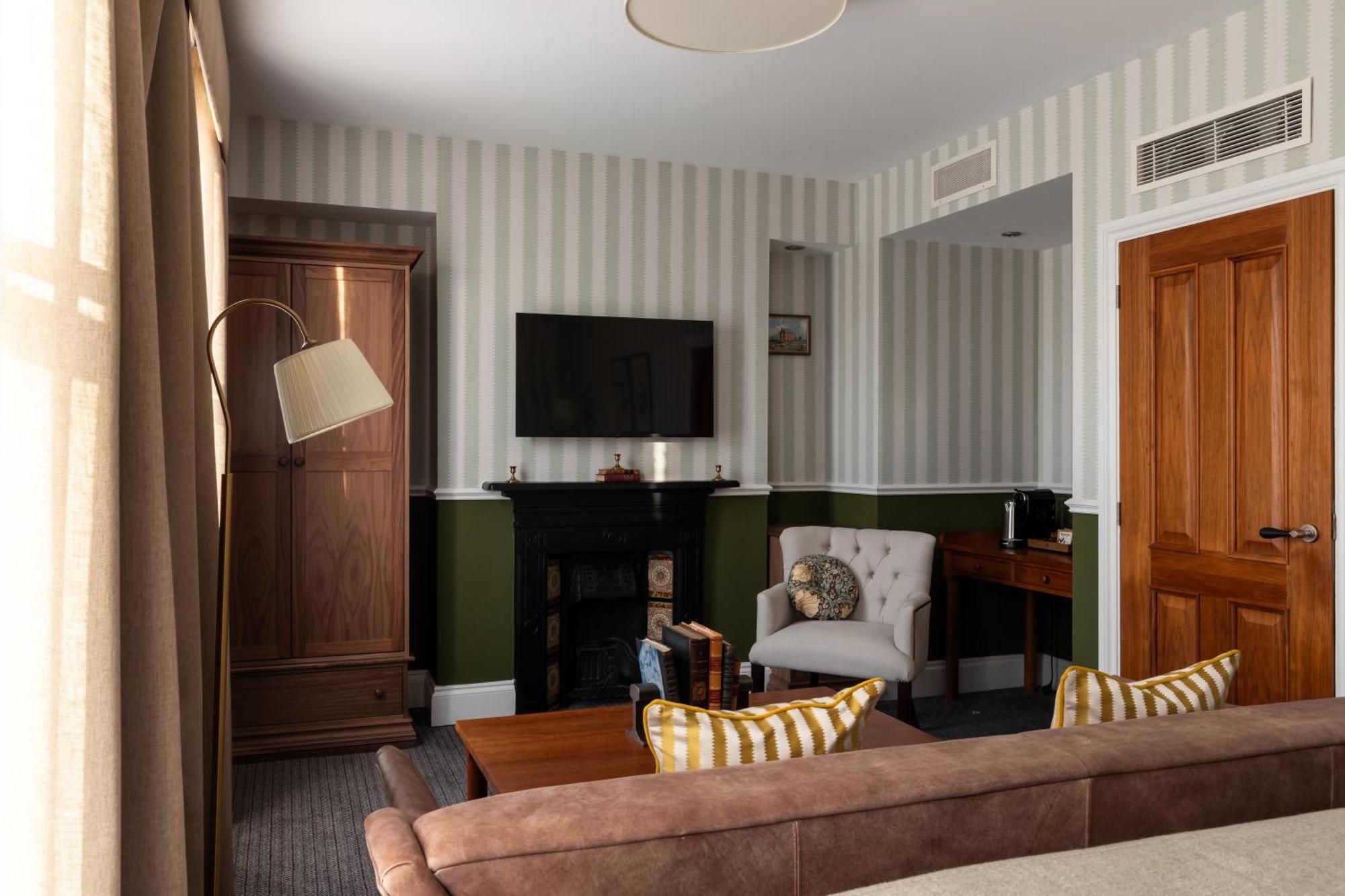 The Drayton Court Hotel London