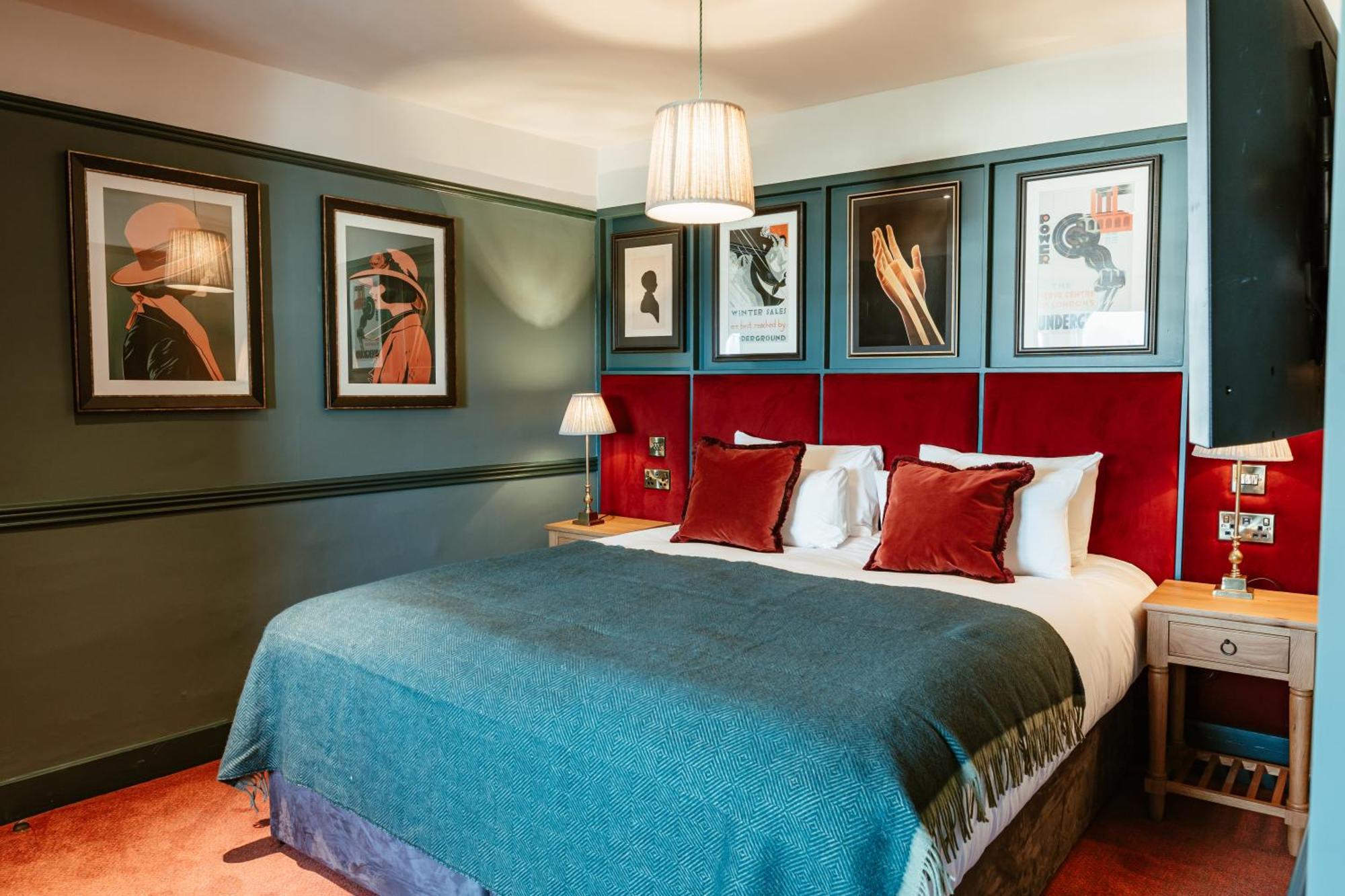 Hand & Flower Inn 3*