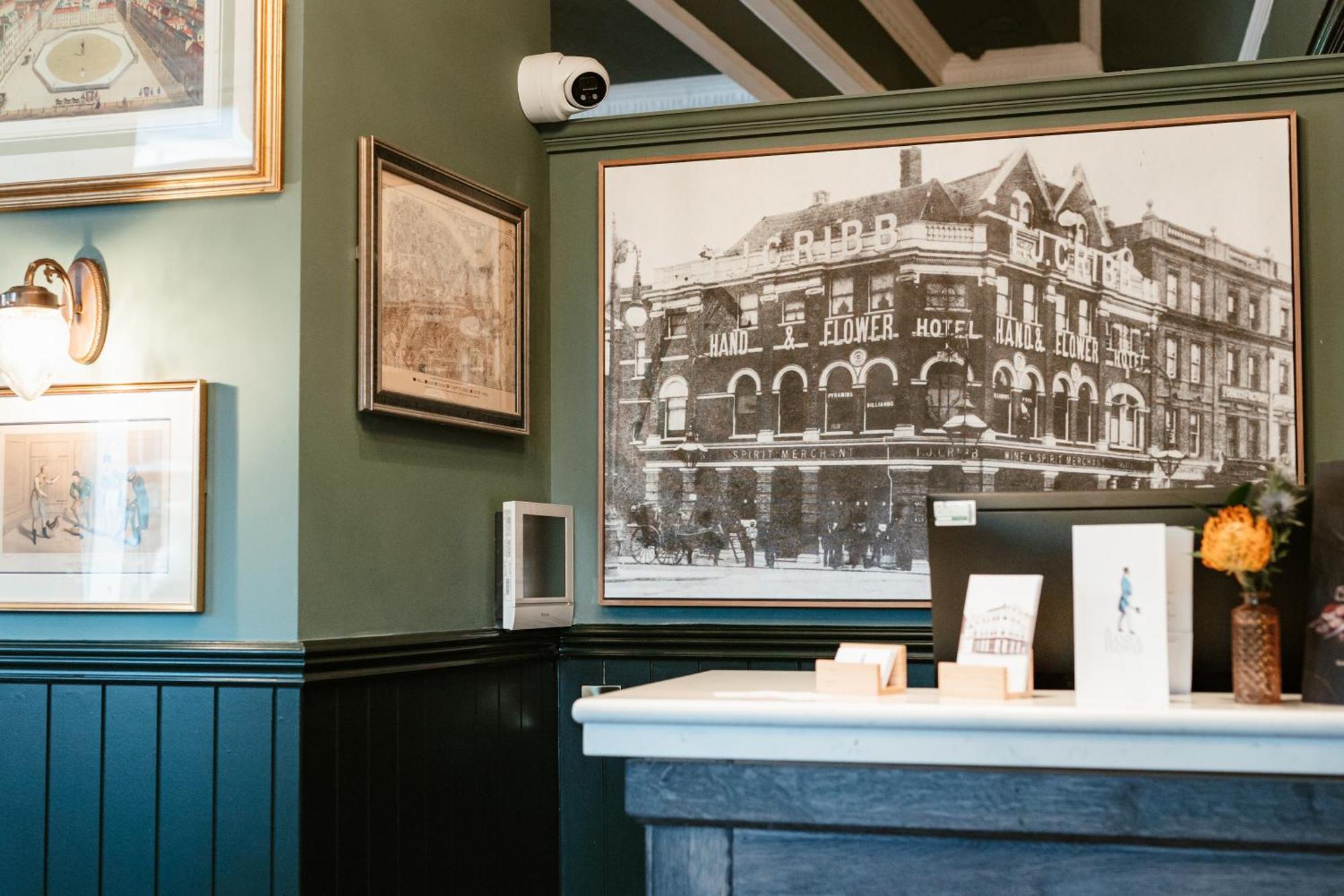Inn Hand & Flower