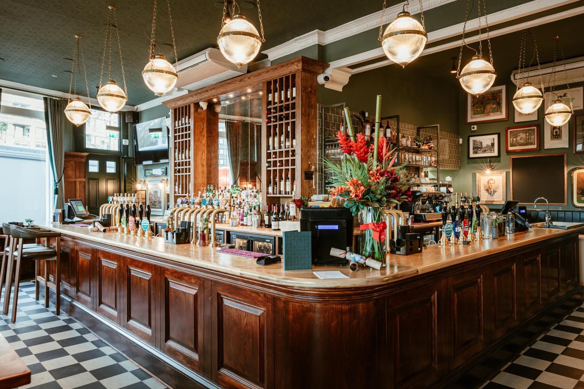 Inn Hand & Flower