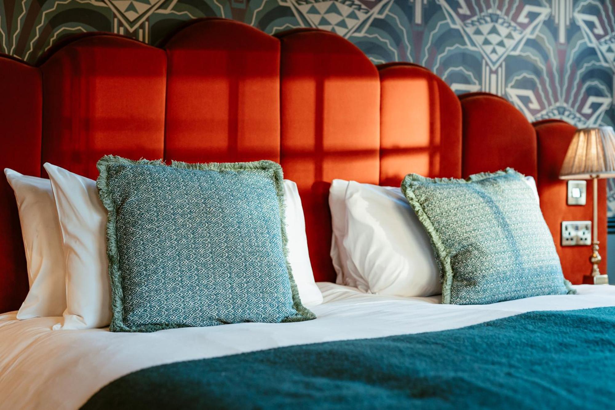 Inn Hand & Flower