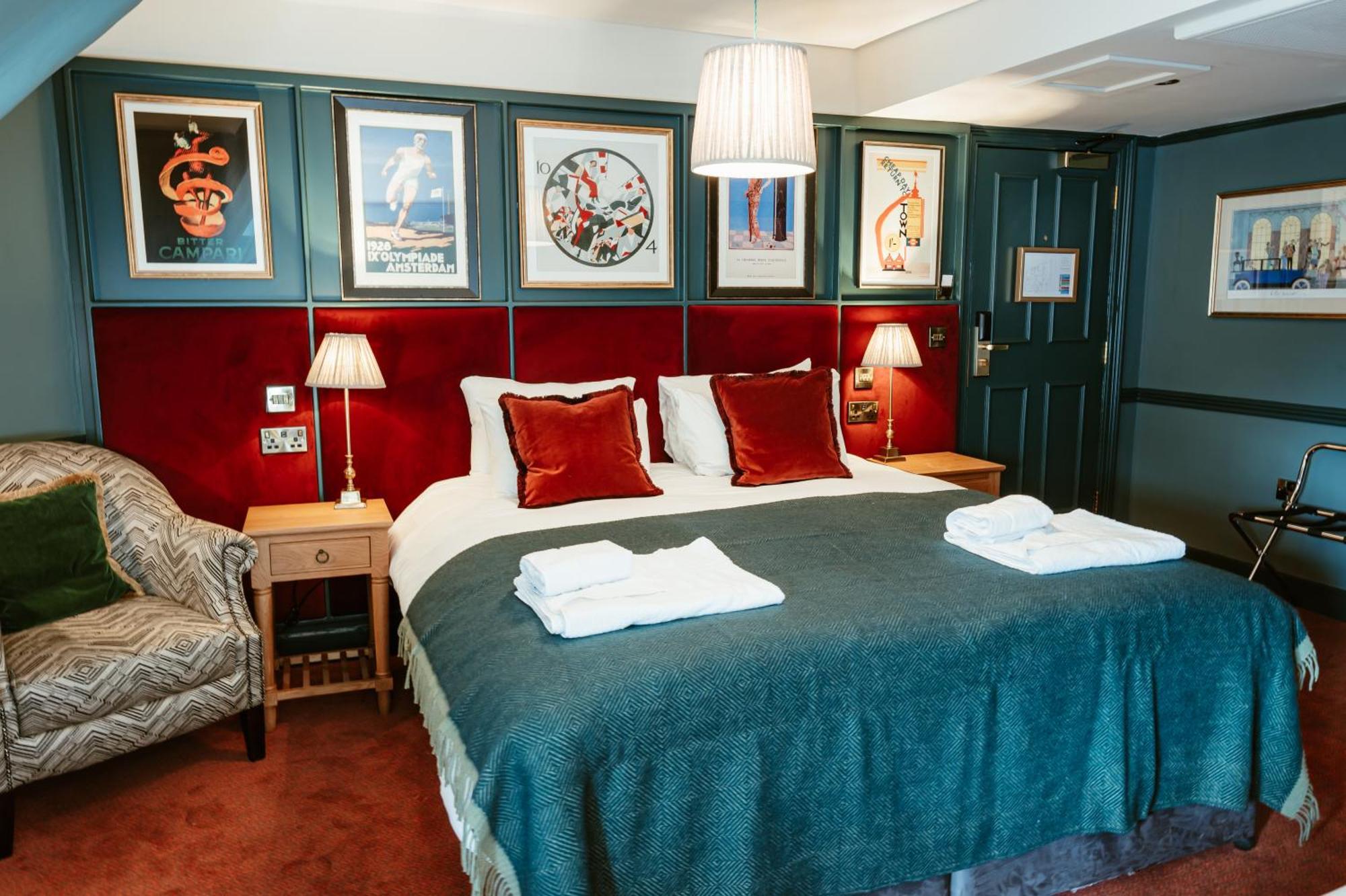 Hand & Flower Inn 3*