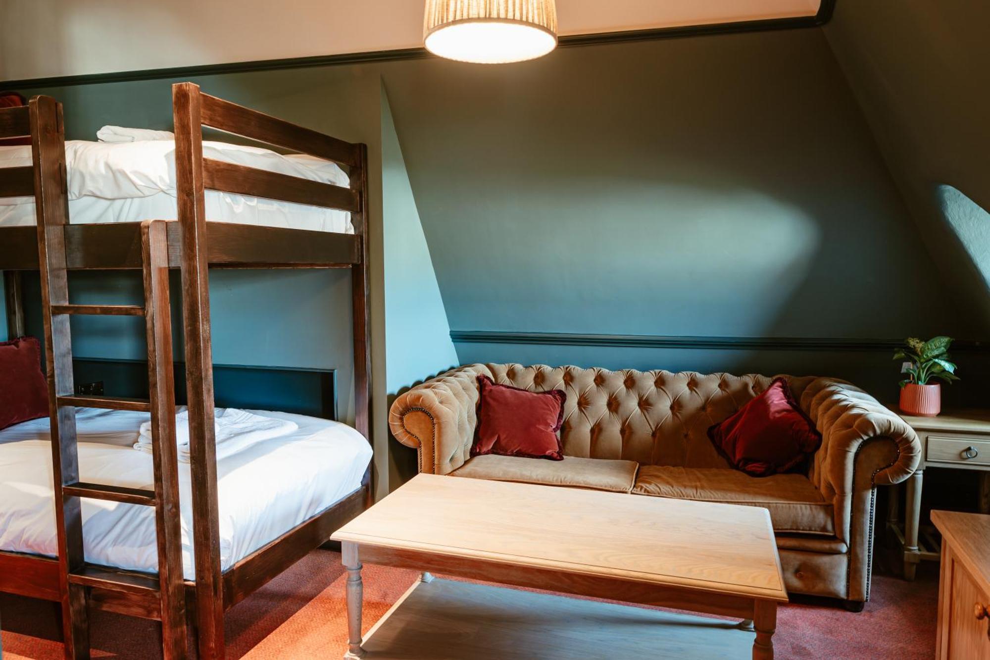 Inn Hand & Flower