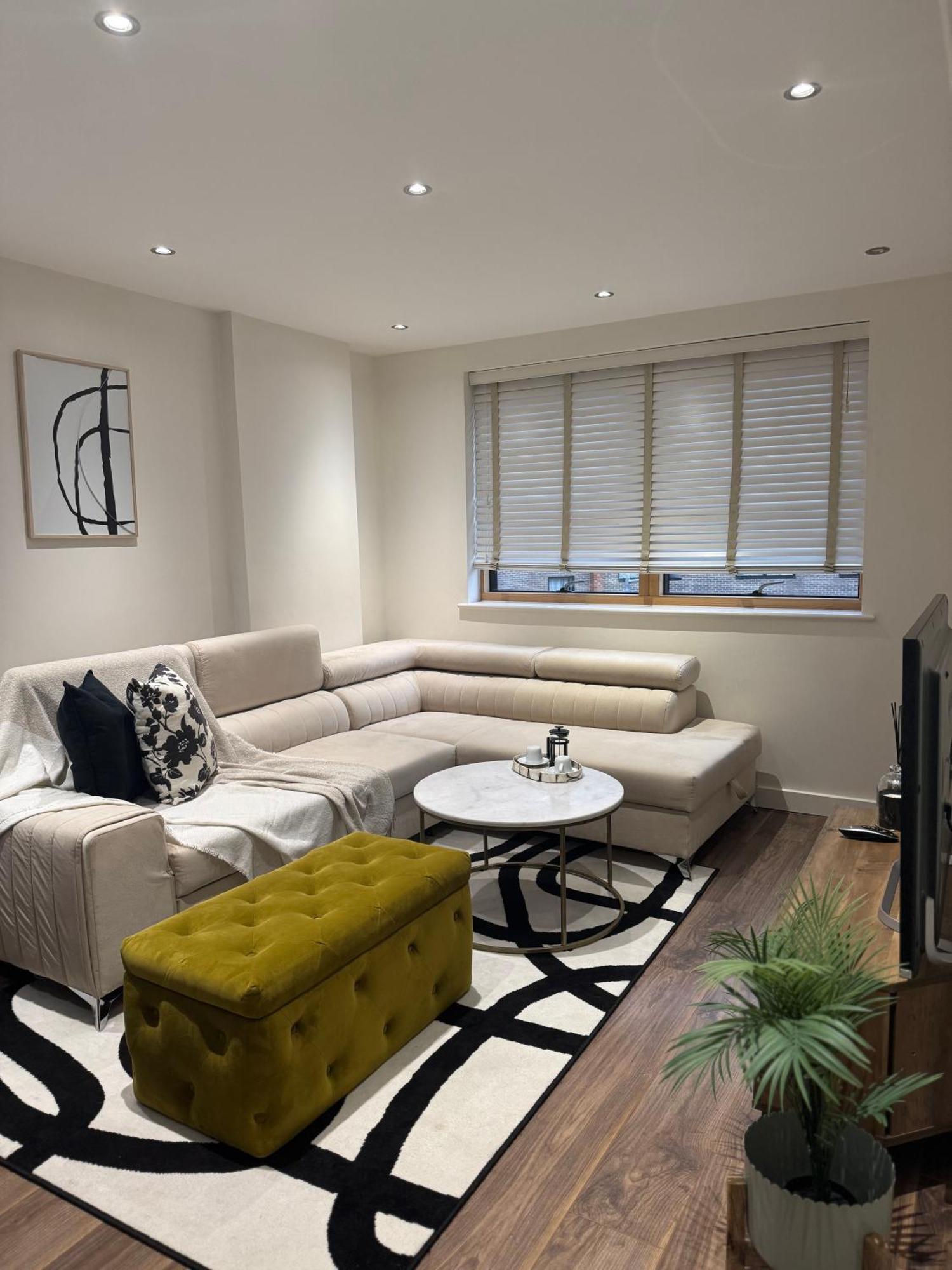 Modern & Stylish 1 Bedroom Apartment, Sleeps 4, Apartment *