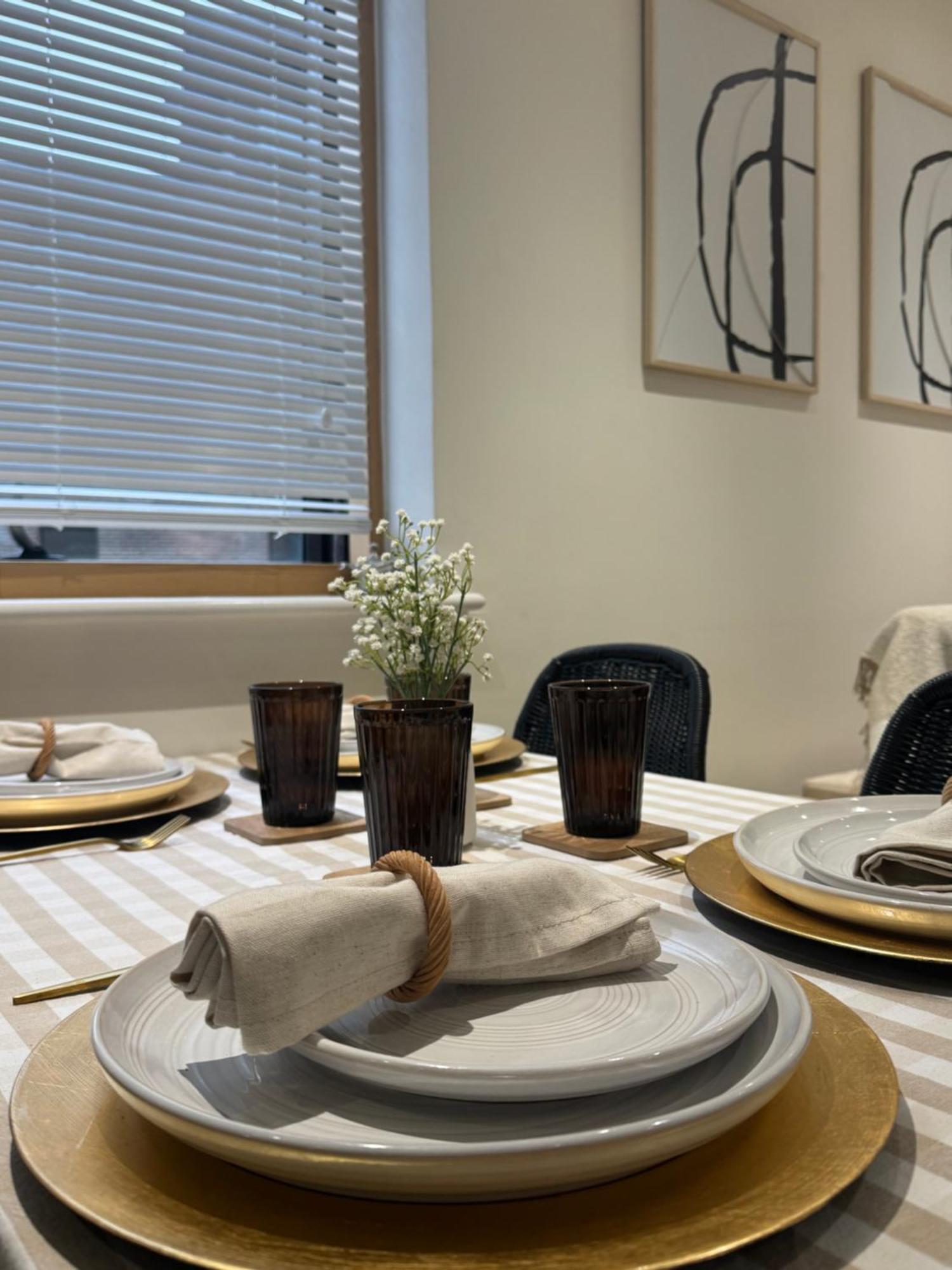 Modern & Stylish 1 Bedroom Apartment, Sleeps 4, London