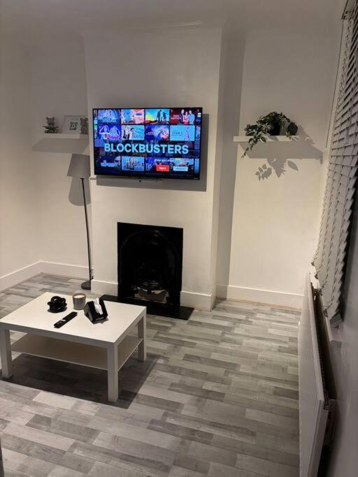 Apartment 3 Br- King Size Bed, Netflix, Garden Free Parking