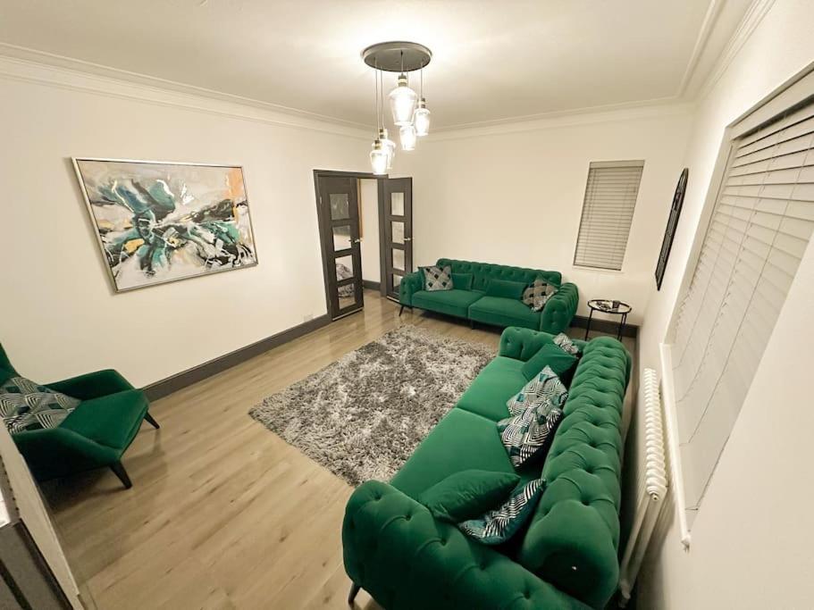 Beautiful Cosy 2 Bed Whole Flat *
