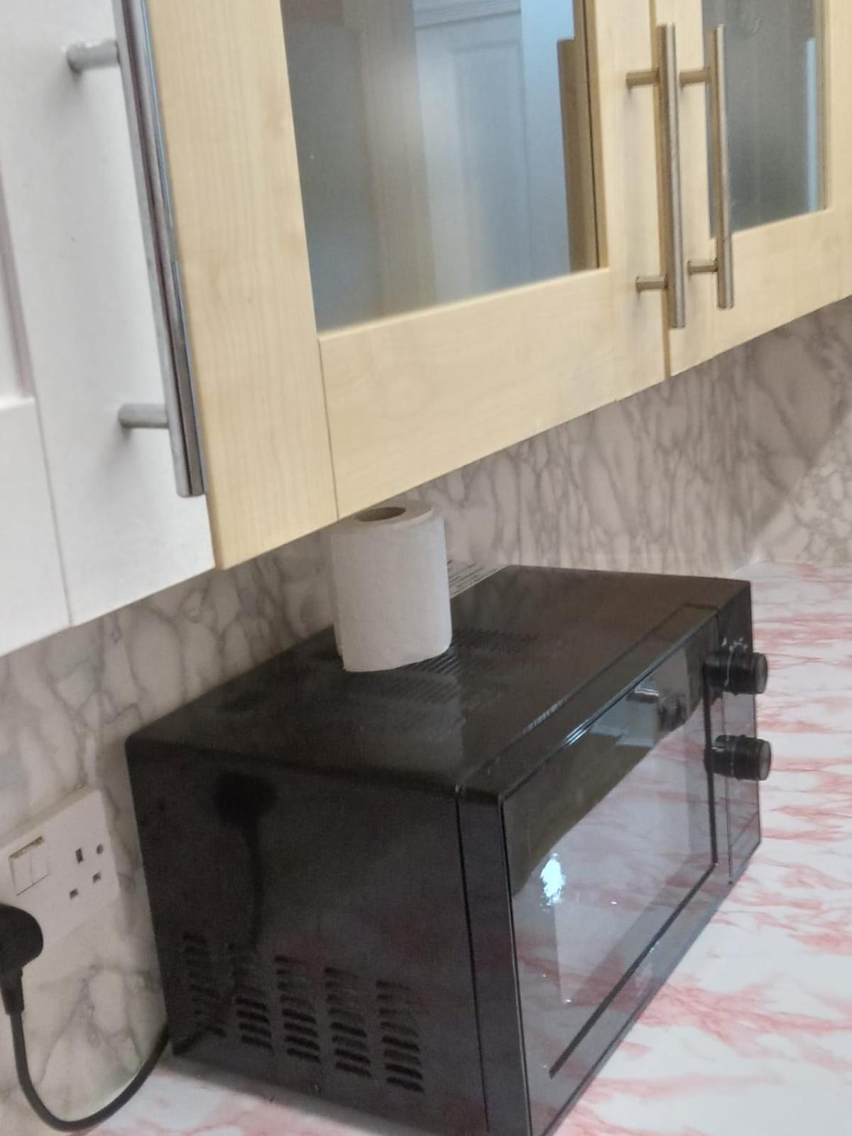 Exclusive Luxurious Double Bedroom In A Beautiful Shared Flat Close To Transit & Grocery Stores Homestay