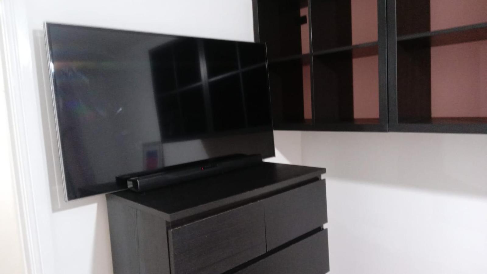 Exclusive Luxurious Double Bedroom In A Beautiful Shared Flat Close To Transit & Grocery Stores Homestay *
