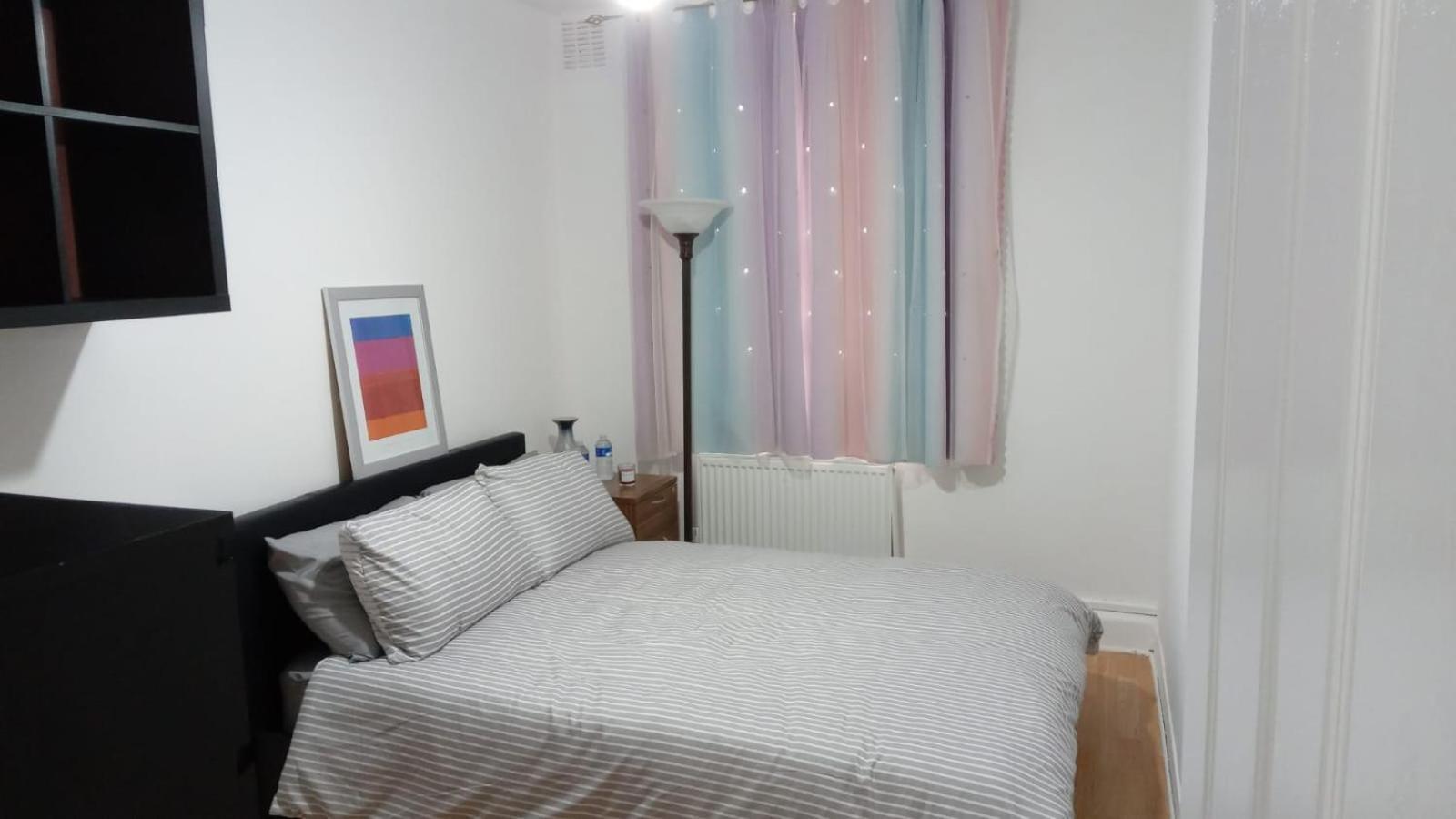 Homestay Exclusive Luxurious Double Bedroom In A Beautiful Shared Flat Close To Transit & Grocery Stores