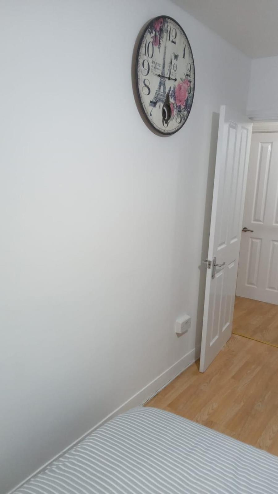 Exclusive Luxurious Double Bedroom In A Beautiful Shared Flat Close To Transit & Grocery Stores London
