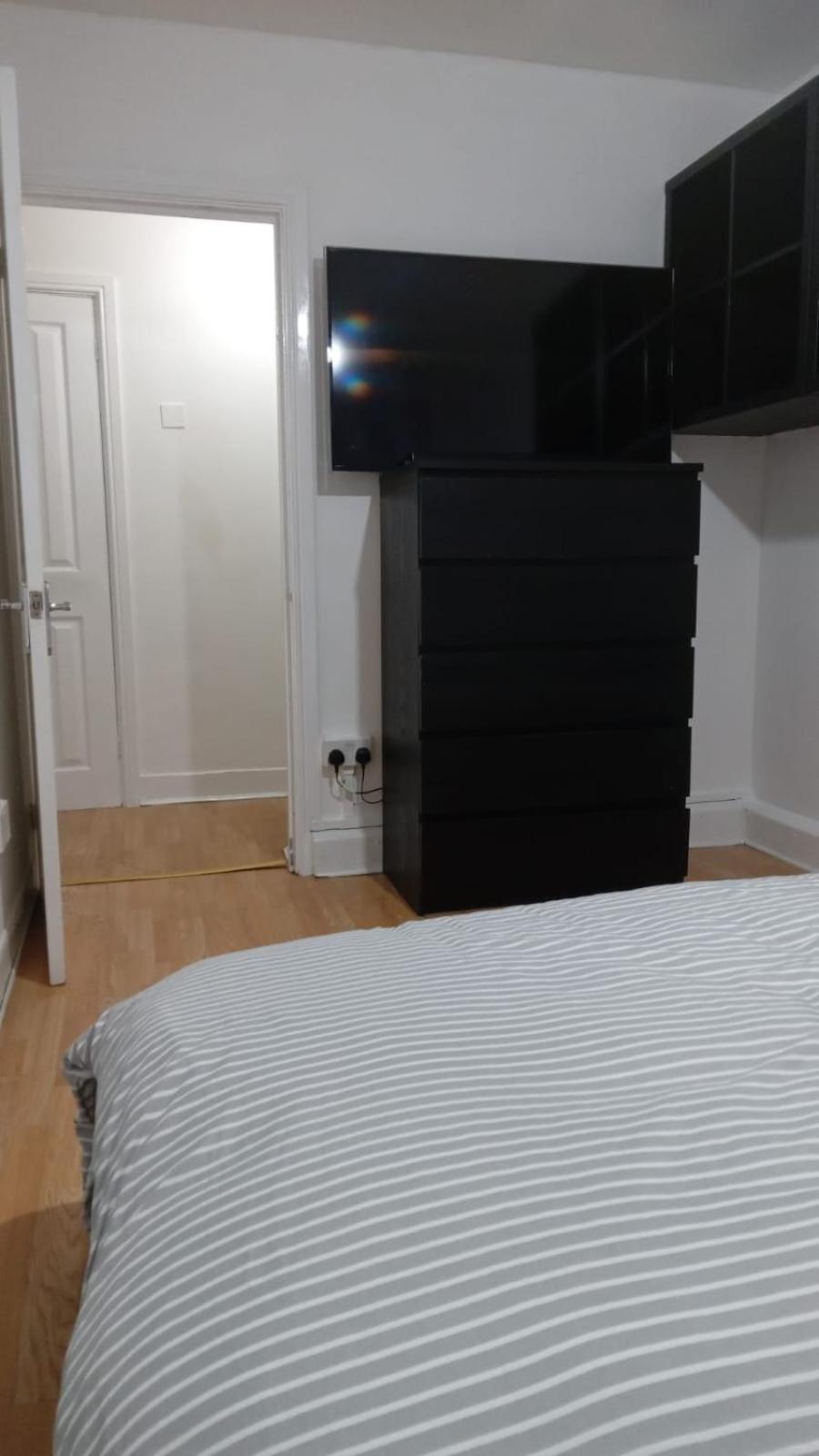Exclusive Luxurious Double Bedroom In A Beautiful Shared Flat Close To Transit & Grocery Stores * London