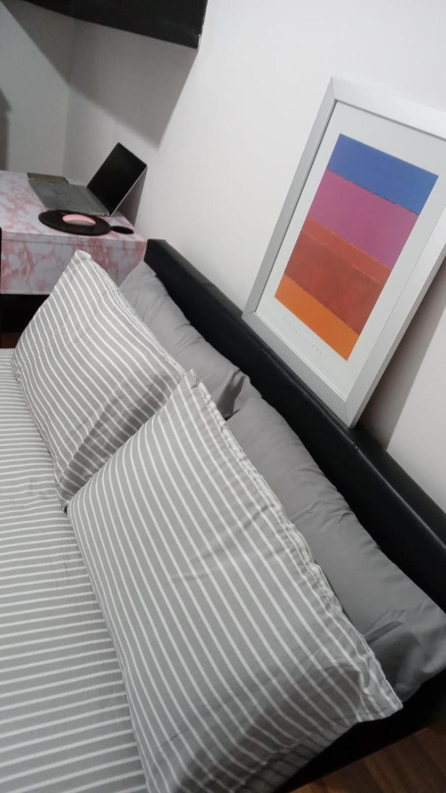 Exclusive Luxurious Double Bedroom In A Beautiful Shared Flat Close To Transit & Grocery Stores Homestay *