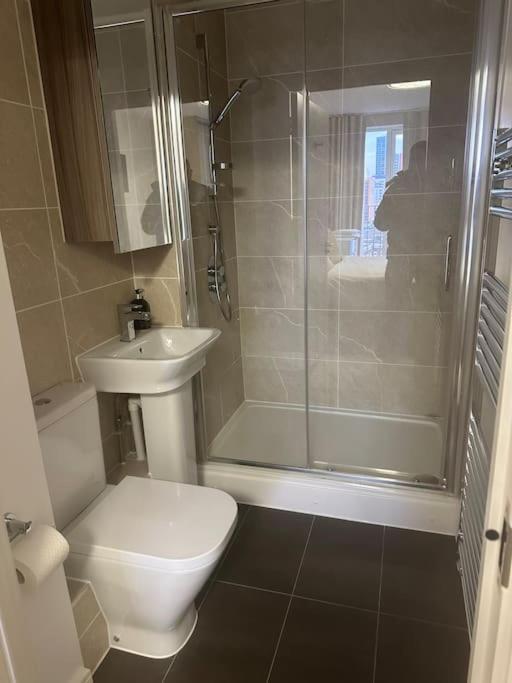Apartment Away From Two Bed In London