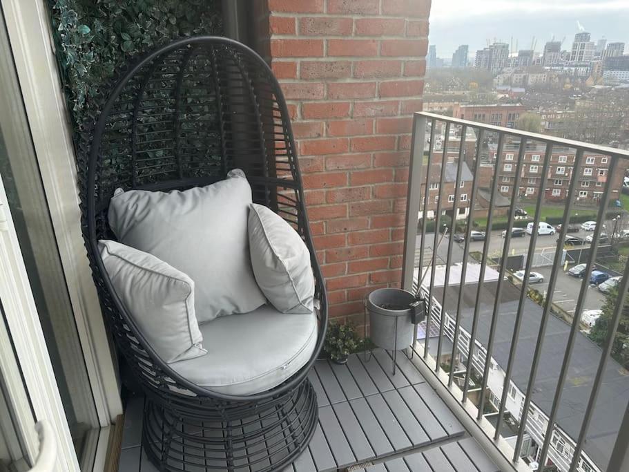 Away From Two Bed In Apartment London