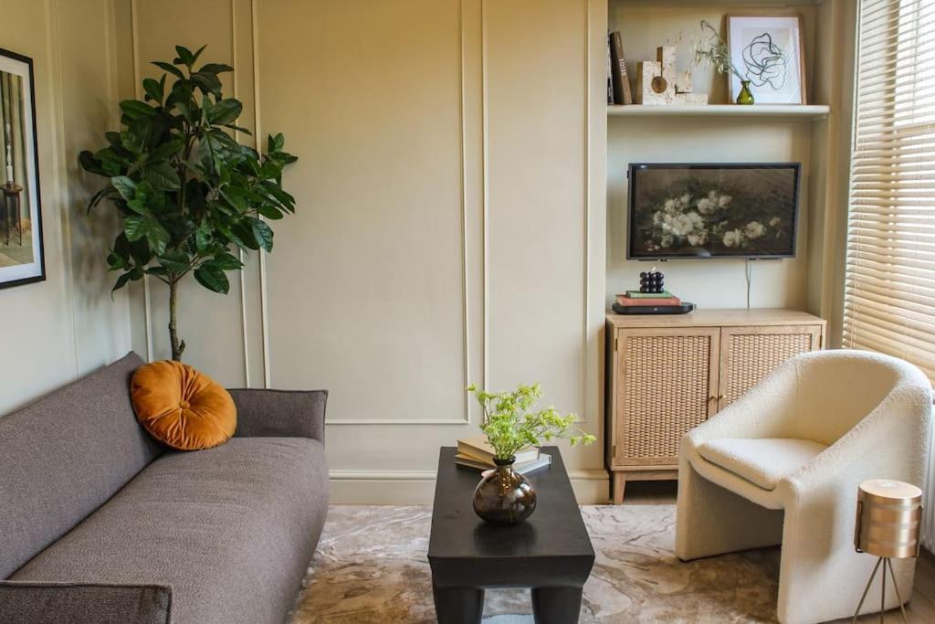 Apartment Luxury Flat In The Heart Of *