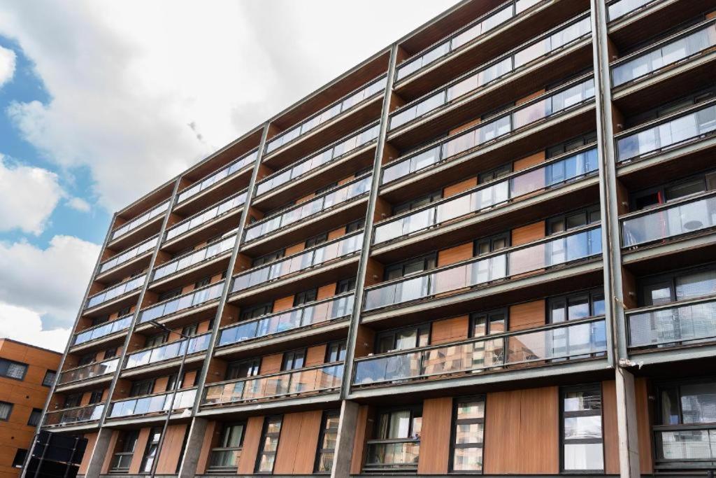 Modern One-bed Apartment, Hallsville Rd