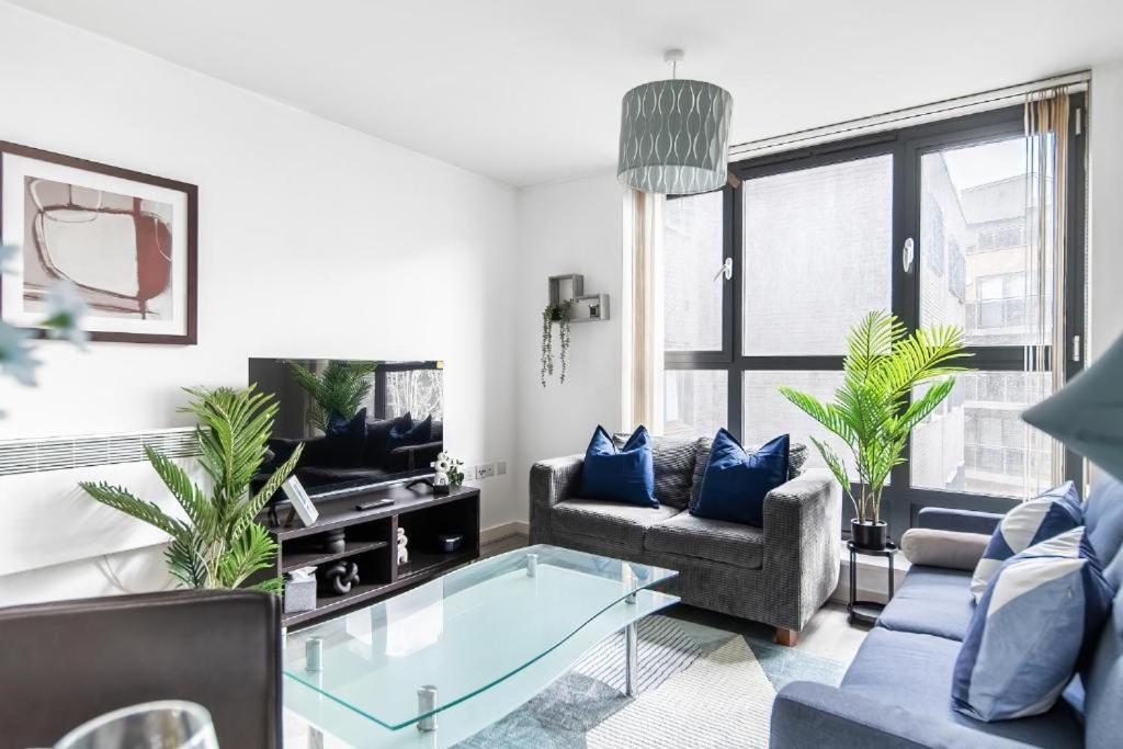 Modern One-bed Apartment, Hallsville Rd Apartment London