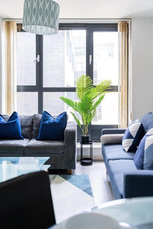 Modern One-bed Apartment, Hallsville Rd *