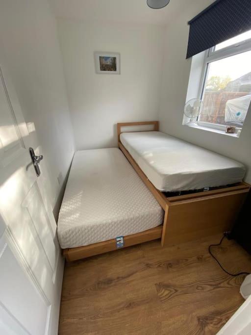 Comfortable In Wembley Apartment