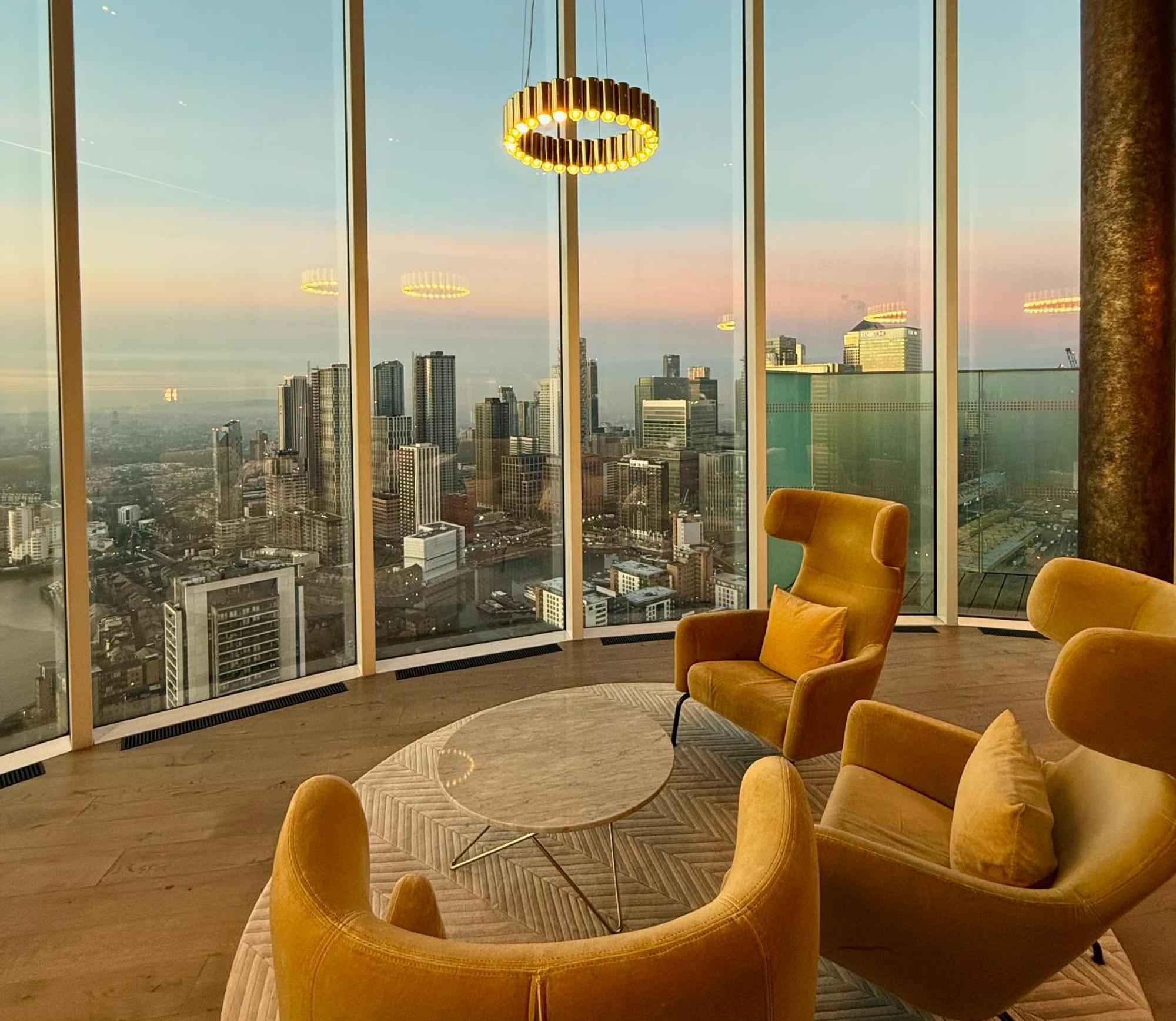 Apartment Luxury In Canary Wharf Centre With Private Balcony, And 360 Skyline View *