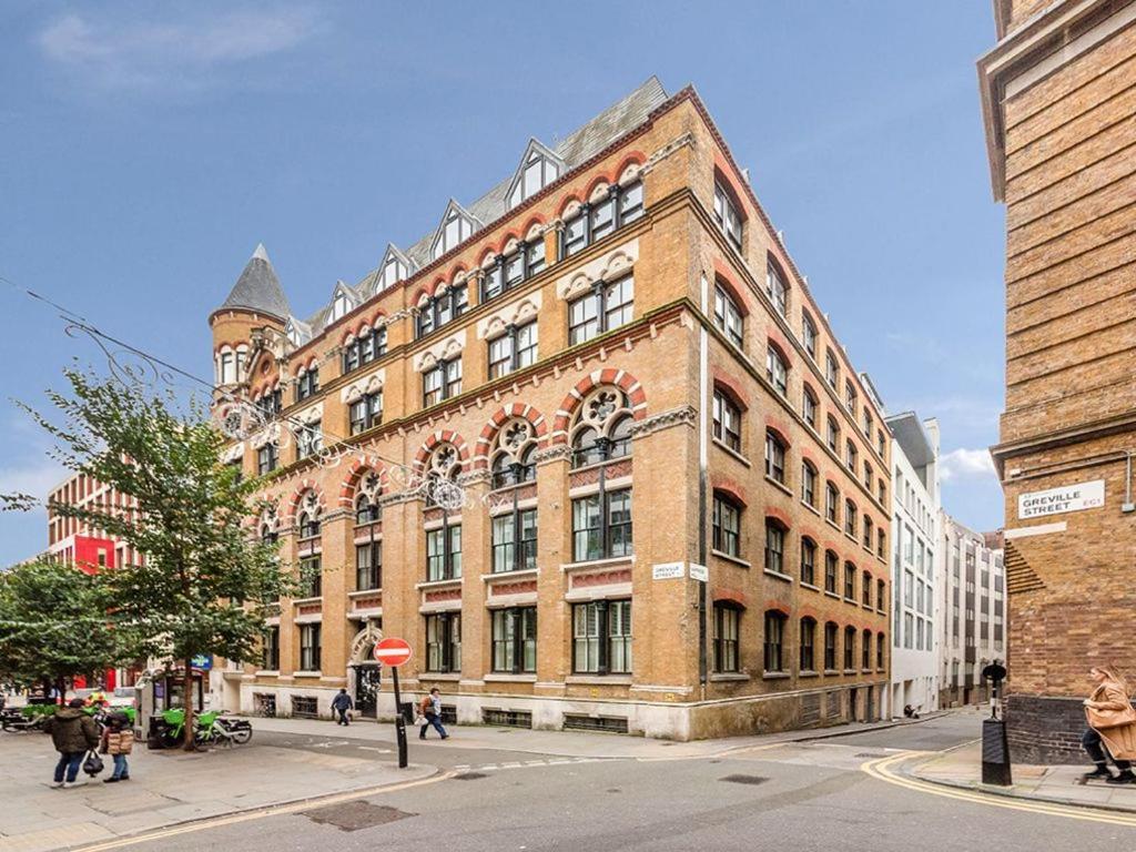 Farringdon Penthouse Spacious 3 Bedroom 2 Bath * Londen