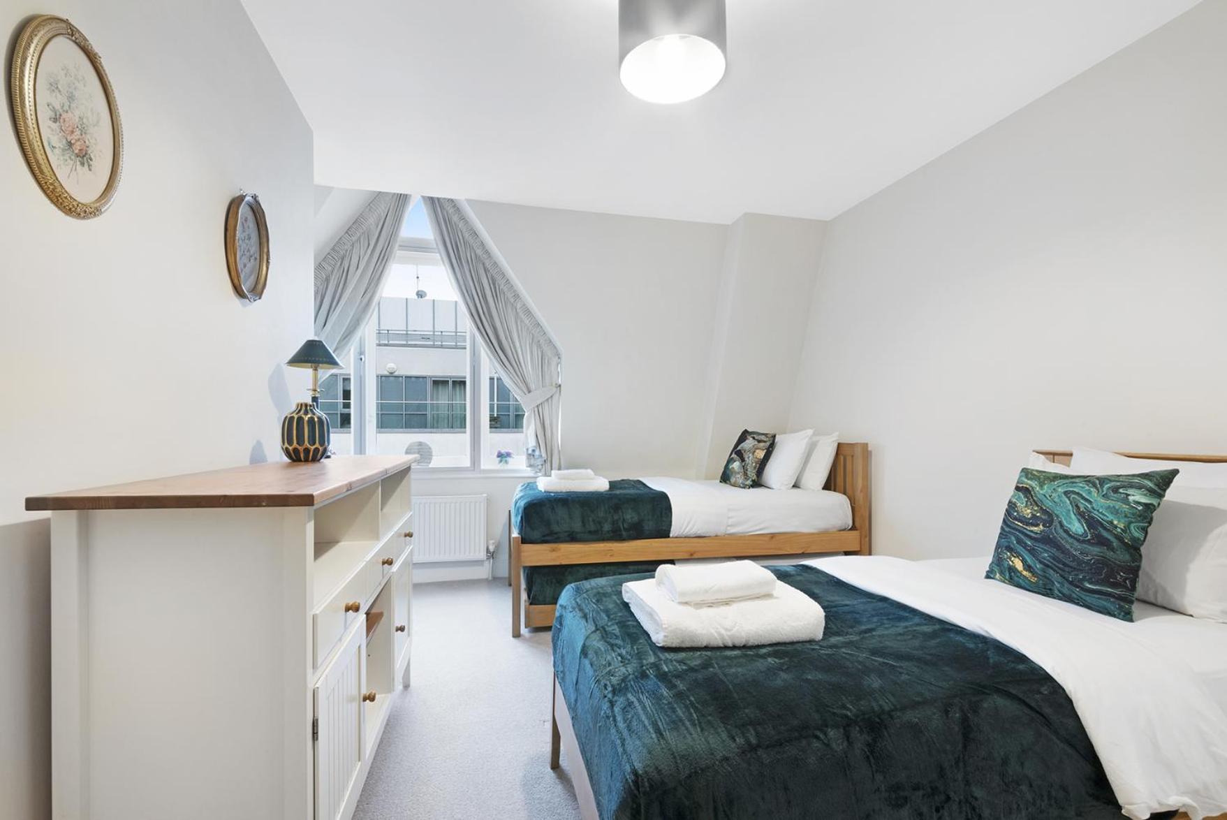 Farringdon Penthouse Spacious 3 Bedroom 2 Bath Apartment London