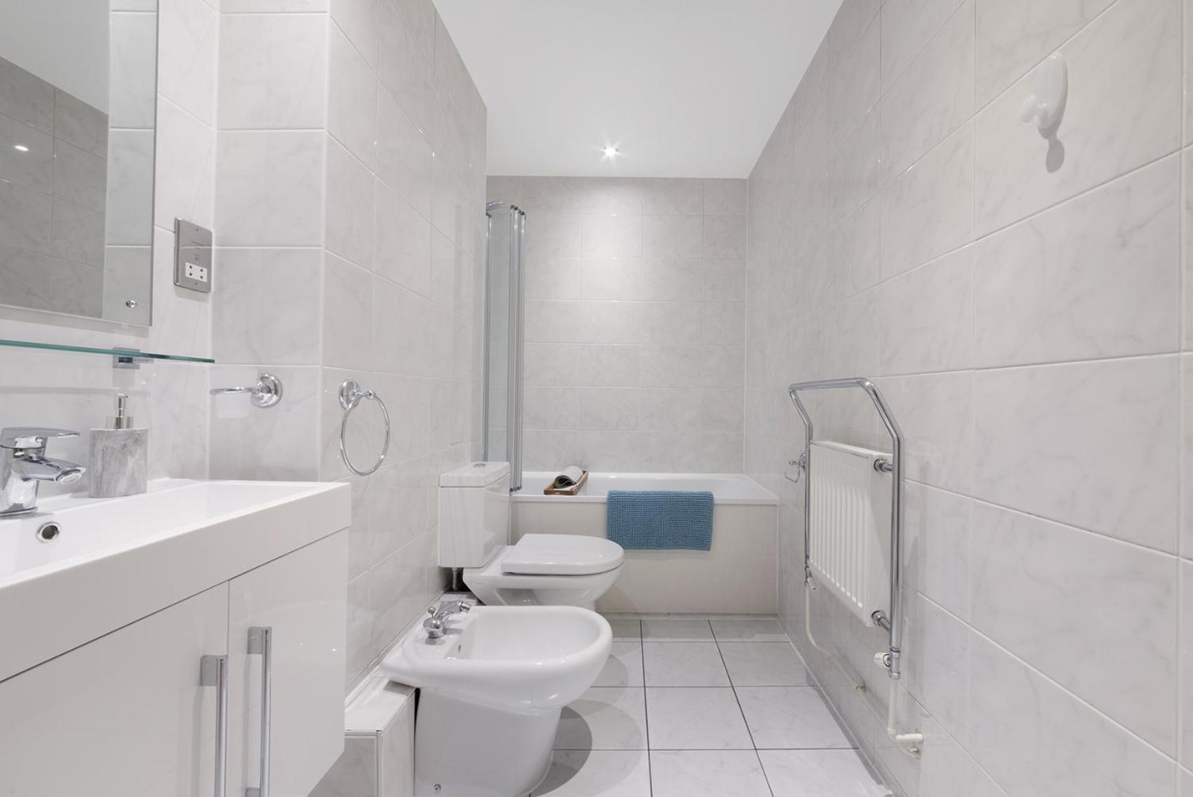 Farringdon Penthouse Spacious 3 Bedroom 2 Bath Apartment