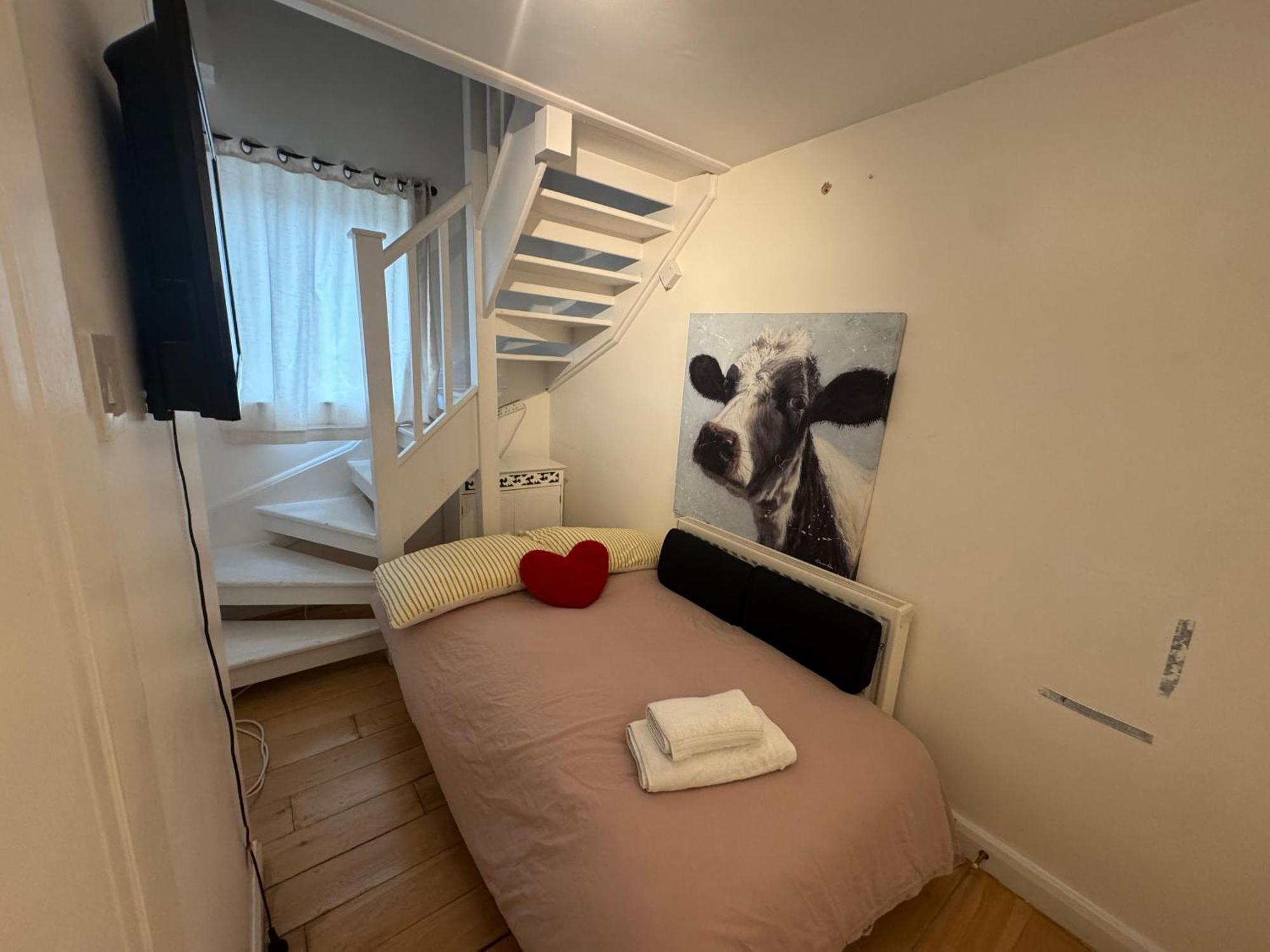 Cozy Rooms Near Central London Guest house
