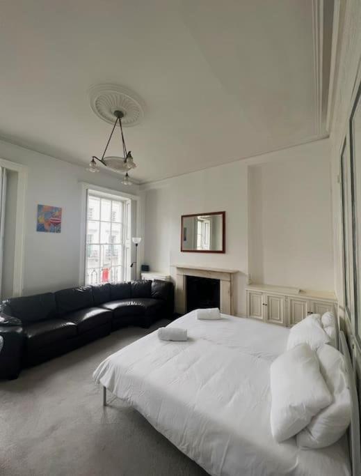 Apartment 3 Bedroom In Victoria, London