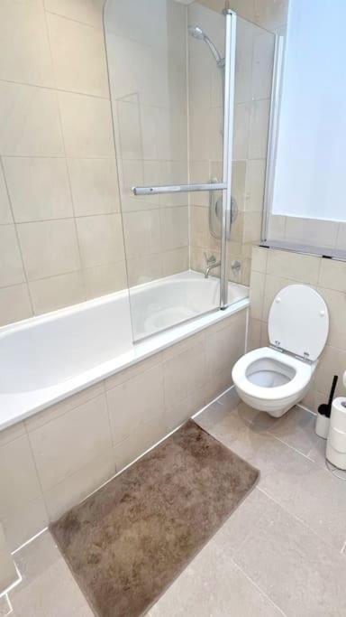 3 Bedroom In Victoria, London