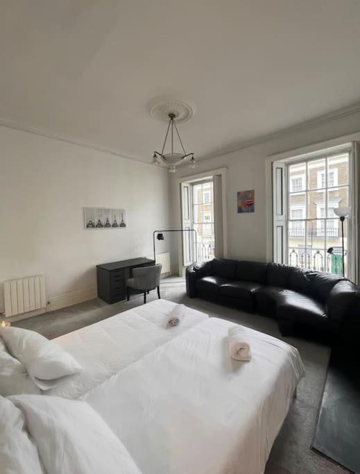 3 Bedroom In Victoria, London