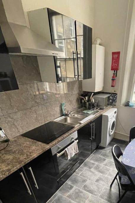 3 Bedroom In Victoria, London