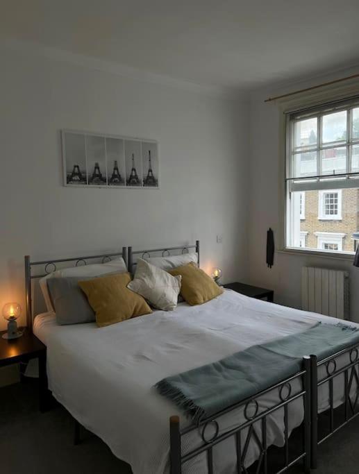 3 Bedroom In Victoria, Apartment *